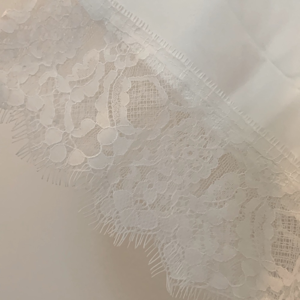 White Lace Robe - Picture 3 of 3